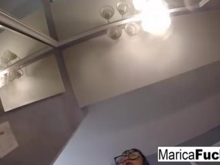 Marica hase į geidulingas apatinis trikotažas masturbuoja į as veidrodis