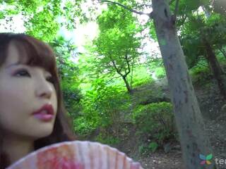 Enticing in ljubko salesgirl od japonska video posnetki nam ji muca da biti prst zajebal in igral s uncensored
