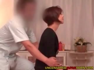 Non censurée japonais sexe film massage salle cochon agrafe avec supérieur trentenaire