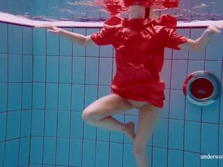 Avenna phim cô ấy enticing khỏa thân khỏa thân cao thân thể dưới nước