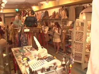 Japońskie lesbijskie sklep assistant