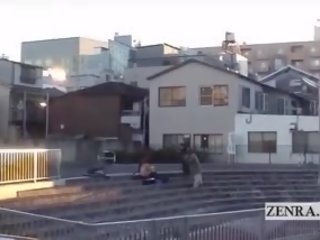 Subtitled extrem japanska offentlig nakenhet utomhus avsugning