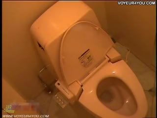 Skjult cameras i den mademoiselle toalett rom