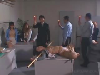 Jap trágár videó szolga megbüntetés -val smashing viasz dripped tovább neki test