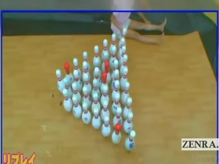 Subtitulado japonesa aficionado bowling juego con cuarteto